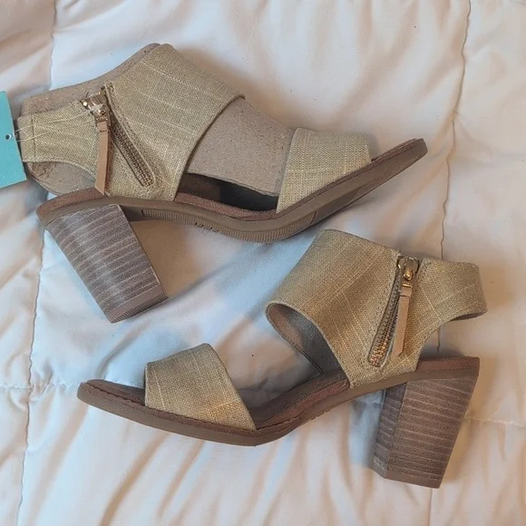 Tom's Size 7 Metallic Foil Champagne Majorca Cut Out Heels, NEW